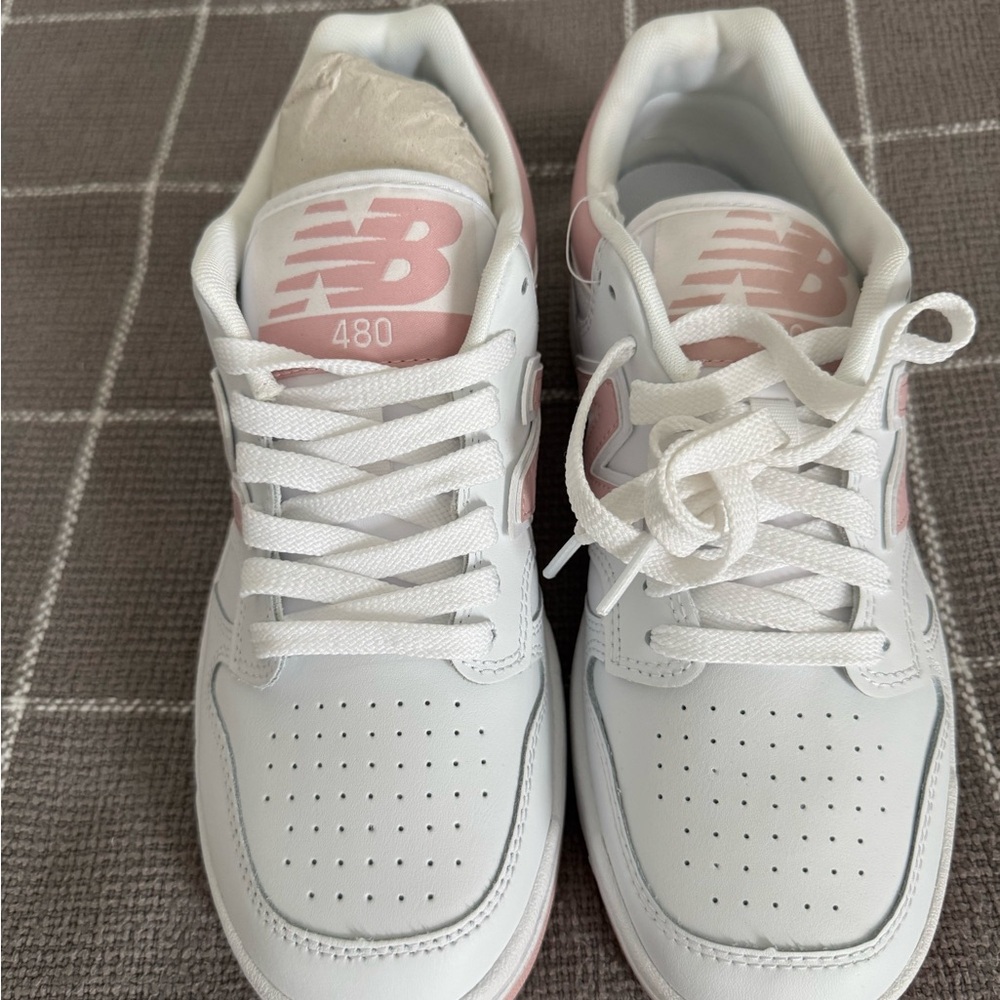 New Balance Women's 480 White and Pink Sneakers, Size 8.5